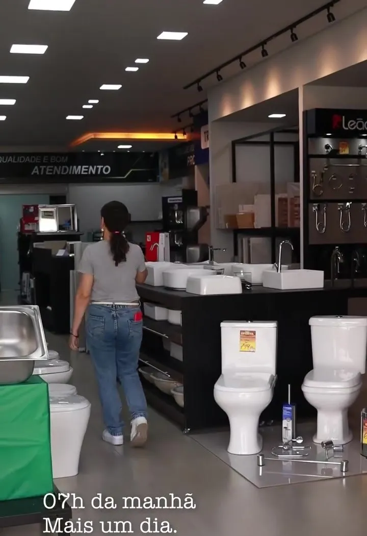 Showroom com louças, cubas e metais