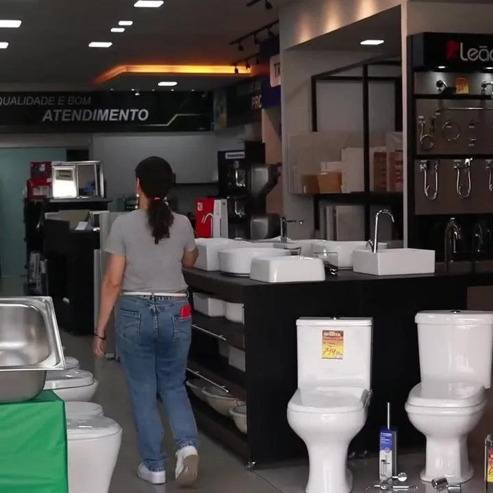 Showroom da Eletromário Acabamentos com louças, cubas e metais
